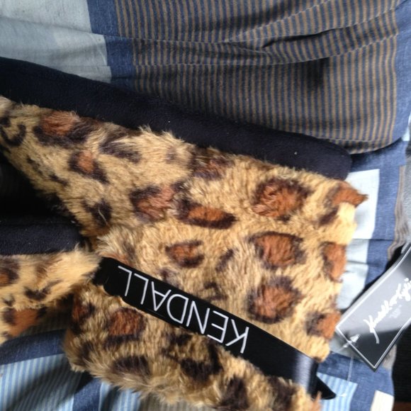 kendall and kylie slippers sz 9 - Picture 4 of 5